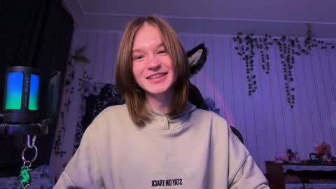 Snapshot of nloraaa chatting on 12/14/24, 01:28 Tears Lora online show from 12/14/24, 01:28