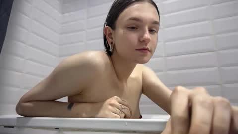 Snapshot of nloraaa chatting on 10/06/25, 03:09 Tears Lora online show from 10/06/25, 03:09