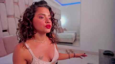 Noa online show from 11/19/25, 03:28