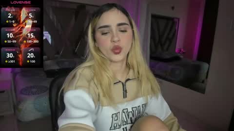 Snapshot of noa_cooperr chatting on 06/02/26, 01:13 noa online show from 06/02/26, 01:13
