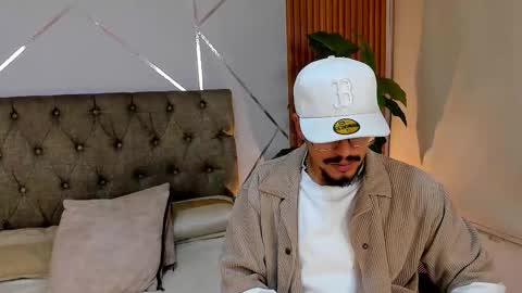 noa_n_luxy online show from 11/12/25, 03:51