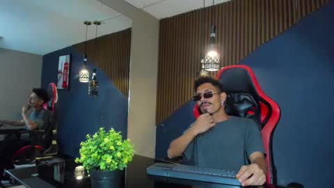 Snapshot of noaahtylor chatting on 03/04/26, 12:49 Noah online show from 03/04/26, 12:49