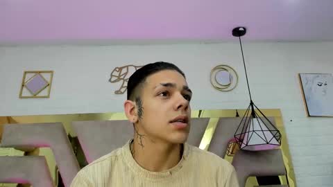 Snapshot of noah_and_kim69 chatting on 03/19/26, 07:40 Zoe online show from 03/19/26, 07:40