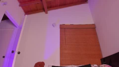 Sara  online show from 12/04/25, 07:00