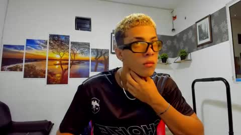 noah_flynn1 online show from 11/07/25, 04:23