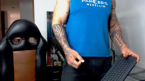 Snapshot of noah_harris01 chatting on 10/23/25, 11:53 Noah Harris01 online show from 10/23/25, 11:53