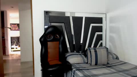 Snapshot of noah_harris01 chatting on 10/24/25, 12:01 Noah Harris01 online show from 10/24/25, 12:01