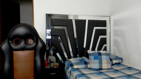 Noah Harris01 online show from 11/18/25, 12:16