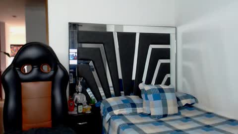 Noah Harris01 online show from 12/01/25, 12:21