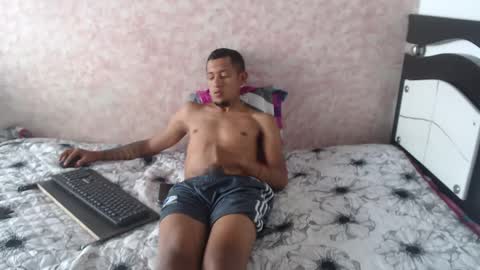 Snapshot of noah_roberts_ chatting on 01/15/25, 06:19 Noah online show from 01/15/25, 06:19