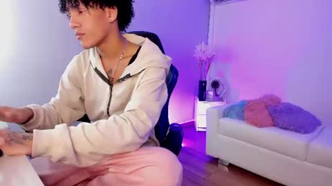 noahbull19 online show from 06/11/26, 02:33