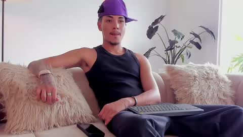 noahdaviss online show from 05/12/26, 07:33