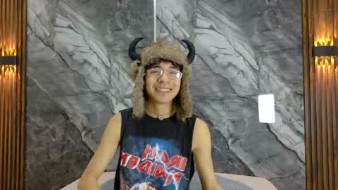 Snapshot of noahwalker__ chatting on 05/02/26, 11:15 online show from 05/02/26, 11:15
