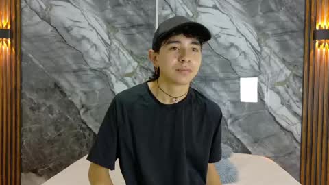Snapshot of noahwalker__ chatting on 05/06/26, 11:04 online show from 05/06/26, 11:04