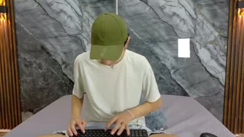 Snapshot of noahwalker__ chatting on 05/09/26, 11:04 online show from 05/09/26, 11:04
