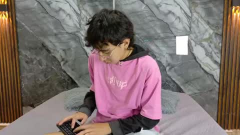 Snapshot of noahwalker__ chatting on 05/13/26, 11:07 online show from 05/13/26, 11:07