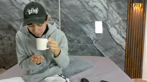 Snapshot of noahwalker__ chatting on 05/15/26, 11:06 online show from 05/15/26, 11:06
