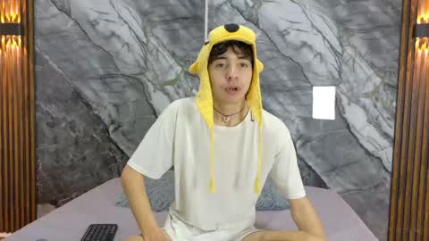 Snapshot of noahwalker__ chatting on 05/16/26, 11:09 online show from 05/16/26, 11:09