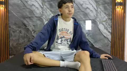 Snapshot of noahwalker__ chatting on 06/02/26, 11:01 online show from 06/02/26, 11:01