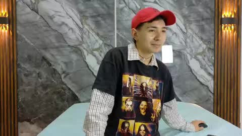 Snapshot of noahwalker__ chatting on 06/09/26, 11:00 online show from 06/09/26, 11:00