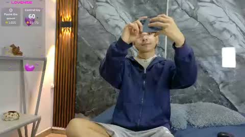 Snapshot of noahwalker__ chatting on 06/10/26, 10:58 online show from 06/10/26, 10:58