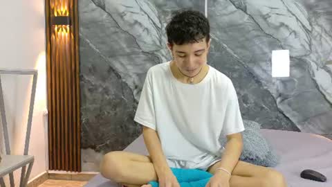 Snapshot of noahwalker__ chatting on 06/12/26, 11:09 online show from 06/12/26, 11:09