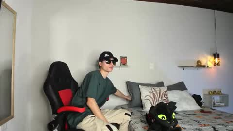 Snapshot of noble_b312_ chatting on 11/09/25, 05:22 Crow online show from 11/09/25, 05:22