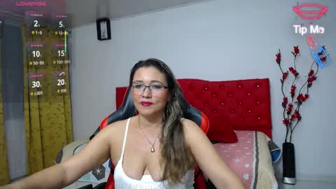 noelia_milfs online show from 06/04/26, 03:23