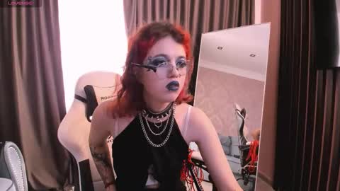 Snapshot of noellegothicshadow chatting on 09/27/25, 10:37 Elly online show from 09/27/25, 10:37
