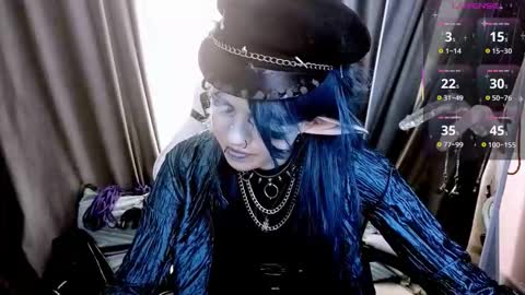 Snapshot of noellegothicshadow chatting on 10/04/25, 10:19 Elly online show from 10/04/25, 10:19