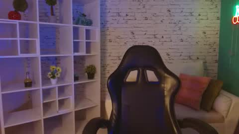 Noeva online show from 10/31/25, 12:22