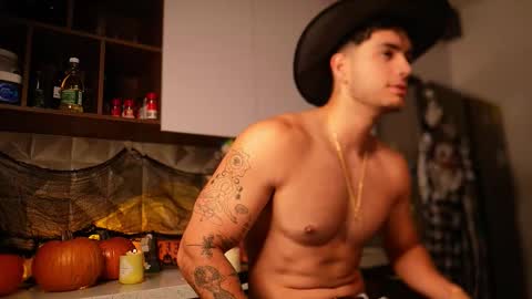 Snapshot of noha_miler chatting on 11/01/25, 01:07 kevin online show from 11/01/25, 01:07