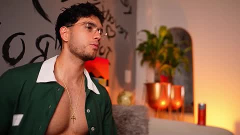 Snapshot of noha_miler chatting on 11/10/25, 09:14 kevin online show from 11/10/25, 09:14