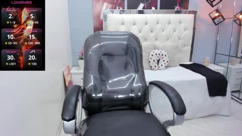 Snapshot of noha_scott chatting on 03/05/26, 11:01 Noha Scott online show from 03/05/26, 11:01