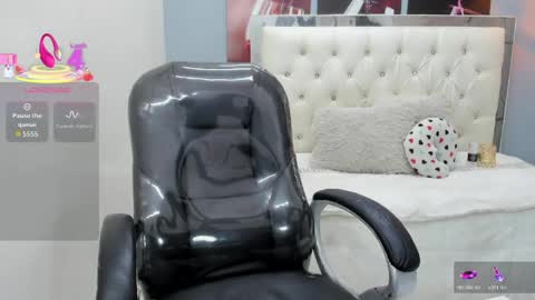 Snapshot of noha_scott chatting on 05/09/26, 10:37 Noha Scott online show from 05/09/26, 10:37