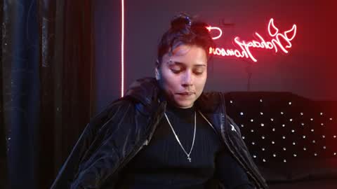 Noha Thomson online show from 05/18/26, 07:09