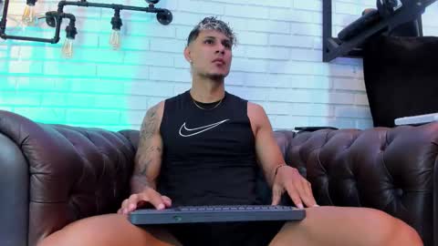 Snapshot of nohanhunter chatting on 10/18/25, 11:33 nohanhunter online show from 10/18/25, 11:33