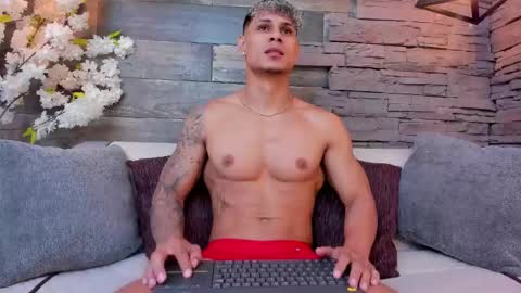 Snapshot of nohanhunter chatting on 10/19/25, 11:44 nohanhunter online show from 10/19/25, 11:44