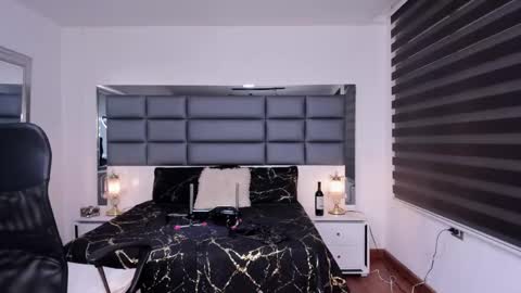 Snapshot of nohemi_louse chatting on 11/11/25, 08:09 Nohemi online show from 11/11/25, 08:09