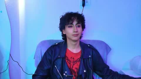 Snapshot of noidysis chatting on 10/15/25, 02:33 maxie online show from 10/15/25, 02:33