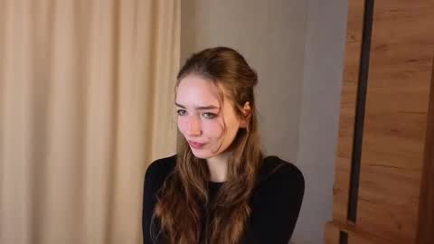 Snapshot of noirastrya chatting on 02/17/26, 06:10 Sophie online show from 02/17/26, 06:10