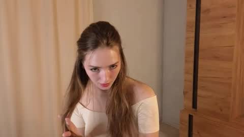 Snapshot of noirastrya chatting on 02/19/26, 06:20 Sophie online show from 02/19/26, 06:20