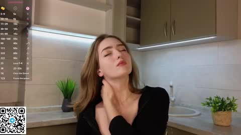 Snapshot of noirastrya chatting on 03/24/26, 06:07 Sophie online show from 03/24/26, 06:07