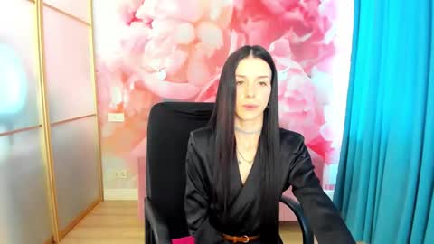 NoirDiva online show from 04/15/26, 06:31