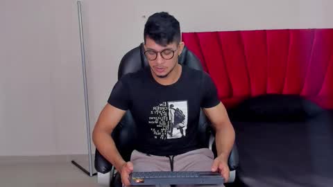 Snapshot of nolan_joness chatting on 11/05/25, 07:58 Im Nolan online show from 11/05/25, 07:58