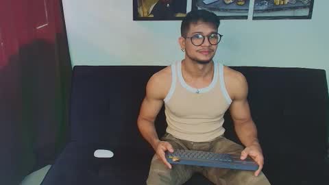 Snapshot of nolan_joness chatting on 11/06/25, 01:12 Im Nolan online show from 11/06/25, 01:12