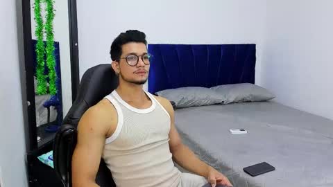 Snapshot of nolan_joness chatting on 11/21/25, 01:54 Im Nolan online show from 11/21/25, 01:54