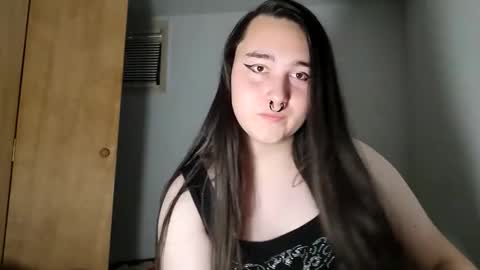 Snapshot of nonbinarybeauty20 chatting on 11/14/25, 09:24 nonbinarybeauty20 online show from 11/14/25, 09:24