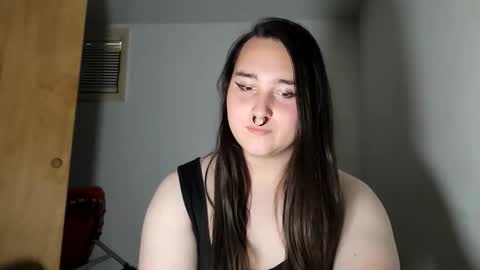 Snapshot of nonbinarybeauty20 chatting on 11/18/25, 06:01 nonbinarybeauty20 online show from 11/18/25, 06:01