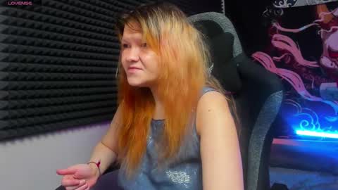 Snapshot of nora_lovvv chatting on 09/25/25, 10:08 Nora online show from 09/25/25, 10:08